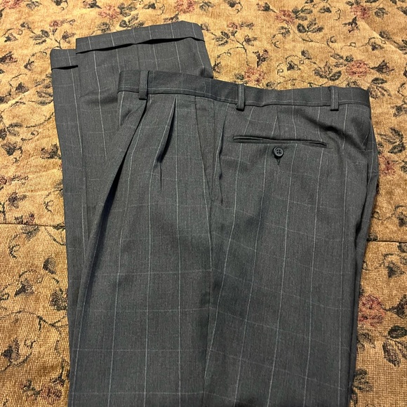 KIRKLAND dark Grey Plaid Dress Slacks pants!! Size 34 x 32